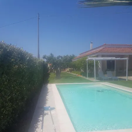 Brancasi Con Piscina ヴィラ