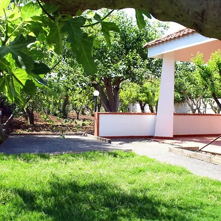 Villa Brancasi Con Piscina