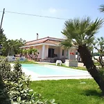 Brancasi Con Piscina Villa